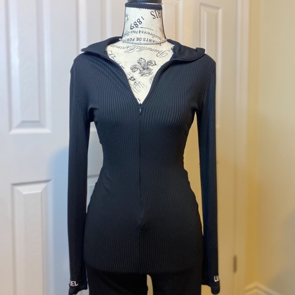 LUCKY LABEL JUMPER - Picture 3 of 3